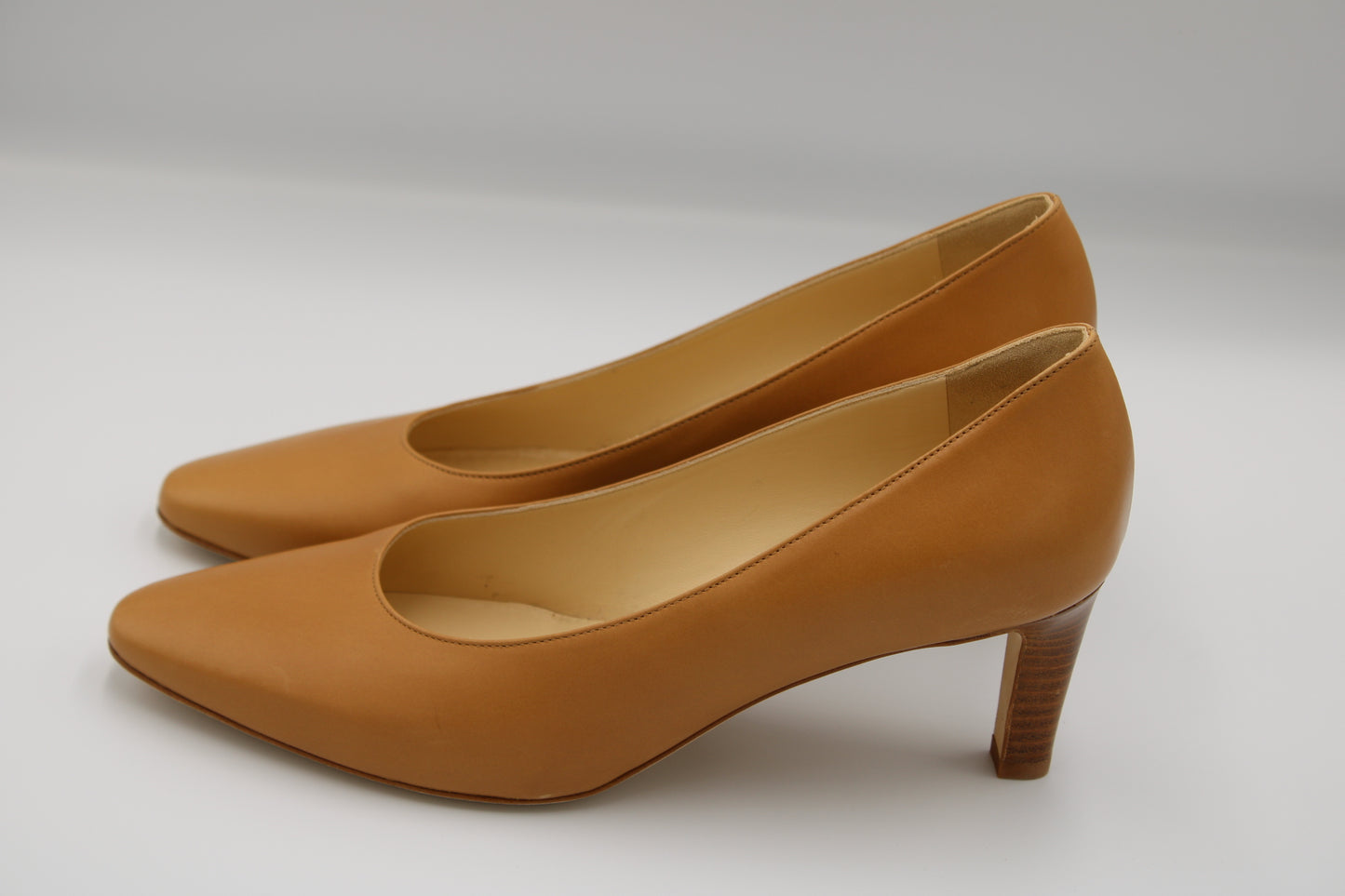 Manfield - Escarpins en cuir camel